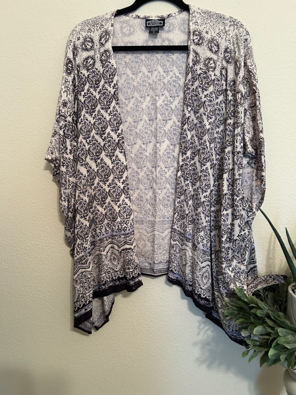 Angie Black and White Paisley Open-Front Kimono